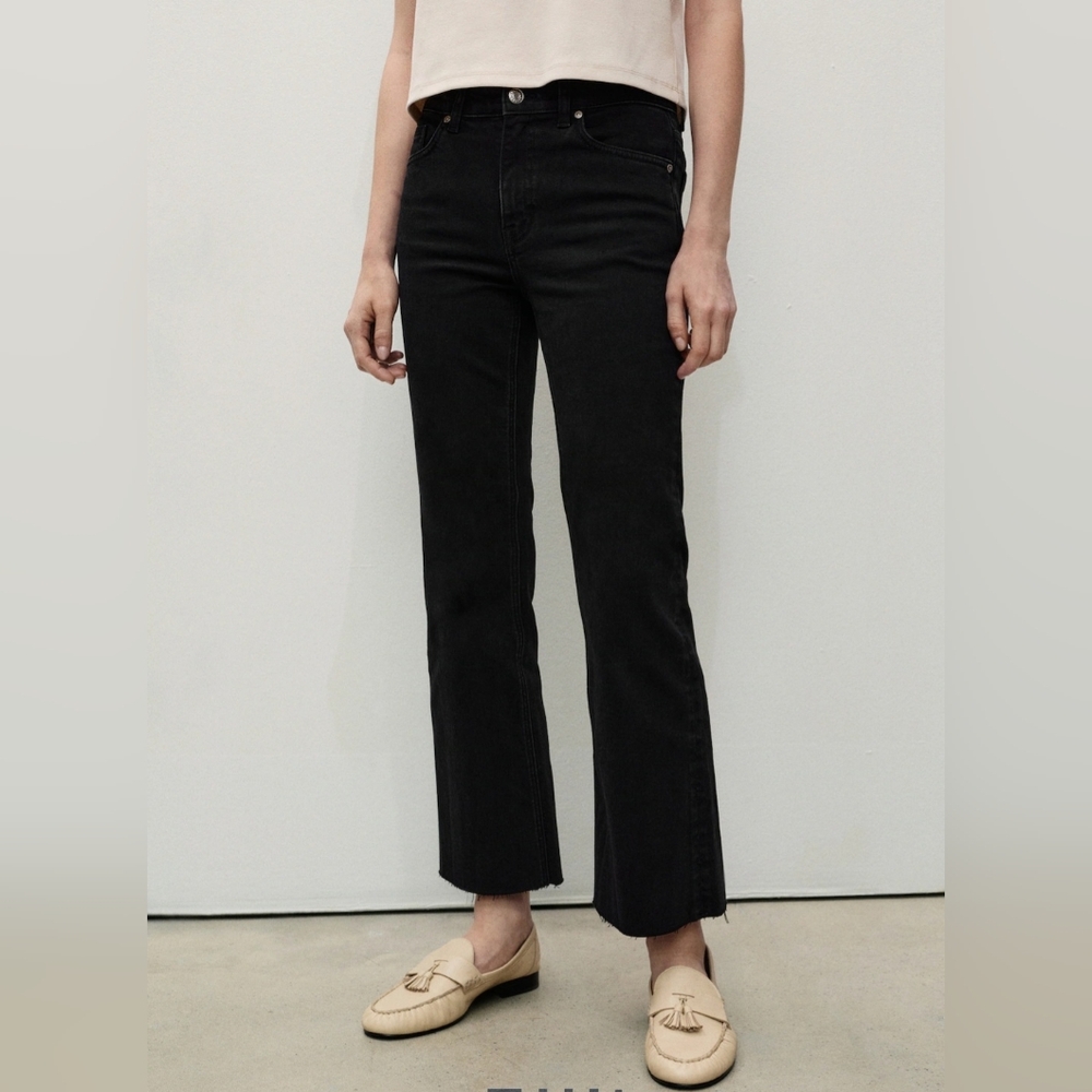 Mango Sienna Flared Cropped Jeans in Black. Size 12